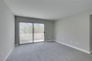 Photo #5: 2459349 Listing