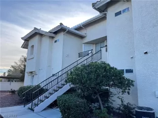 Photo #4: 2459415 Listing