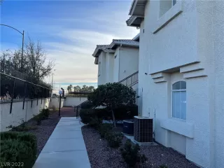 Photo #5: 2459415 Listing