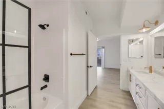 Photo #2: 2459438 Listing