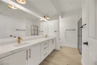 Photo #5: 2459438 Listing