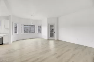 Photo #6: 2459438 Listing