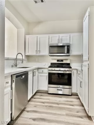 Photo #6: 2459443 Listing 