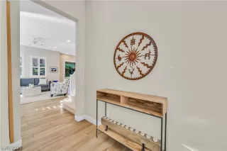 Photo #4: 2459459 Listing 