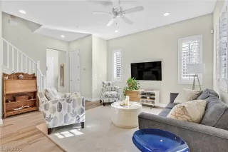 Photo #5: 2459459 Listing 