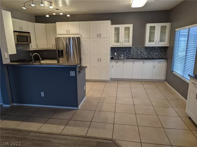 MLS: 2459484 Condo For Sale