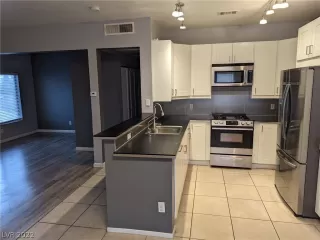 Photo #6: 2459484 Listing 