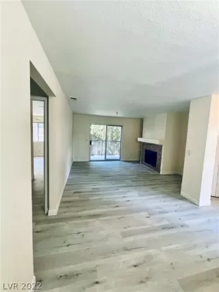 Photo #5: 2459494 Listing