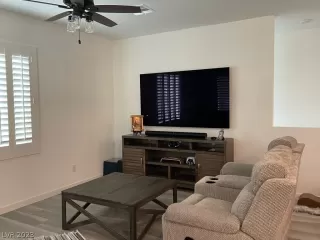 Photo #6: 2459521 Listing