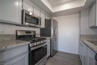 Photo #3: 2459536 Listing