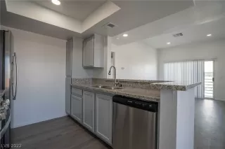 Photo #4: 2459536 Listing