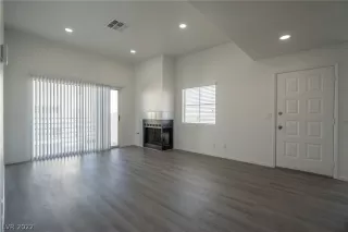 Photo #6: 2459536 Listing