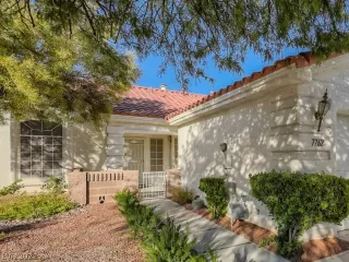 Photo #3: 2459628 Listing