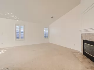 Photo #4: 2459628 Listing