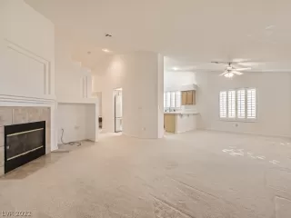 Photo #6: 2459628 Listing