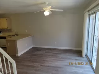 Photo #4: 2459638 Listing 
