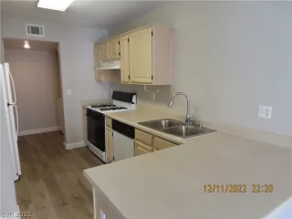 Photo #5: 2459638 Listing 