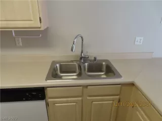 Photo #6: 2459638 Listing 