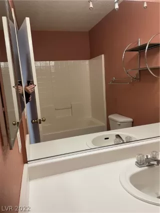 Photo #6: 2459696 Listing