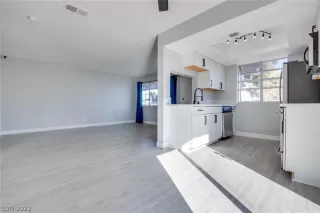 Photo #1: 2459699 Listing