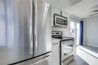 Photo #3: 2459699 Listing