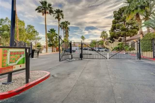 Photo #5: 2459701 Listing