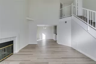 Photo #6: 2459761 Listing 