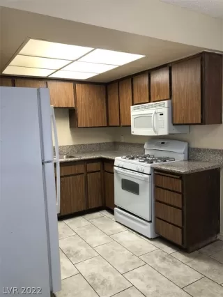 Photo #6: 2459768 Listing 