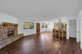 Photo #4: 2459774 Listing