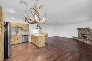 Photo #6: 2459774 Listing