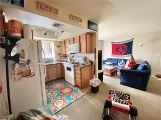 Photo #6: 2459777 Listing