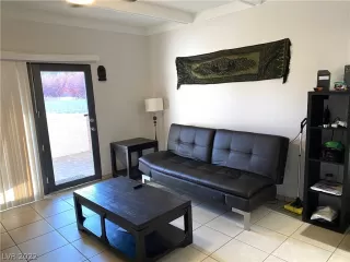 Photo #5: 2459812 Listing