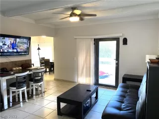 Photo #6: 2459812 Listing