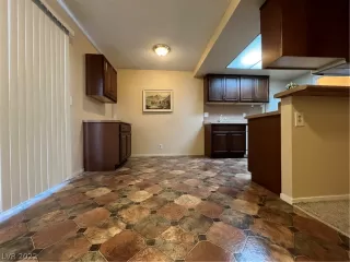 Photo #4: 2459816 Listing