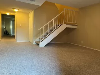 Photo #5: 2459816 Listing