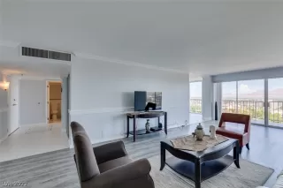 Photo #4: 2459820 Listing 