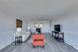 Photo #6: 2459820 Listing 