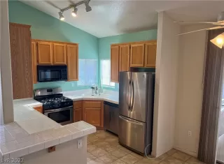 Photo #4: 2459835 Listing