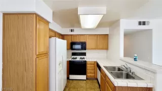 Photo #4: 2459889 Listing 