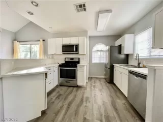 Photo #4: 2459924 Listing 