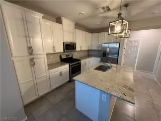 Photo #4: 2459929 Listing 