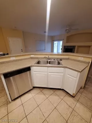 Photo #4: 2459938 Listing 