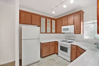 Photo #6: 2459941 Listing 