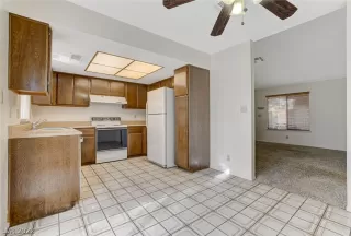 Photo #6: 2460047 Listing 