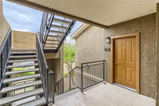 Photo #4: 2460053 Listing