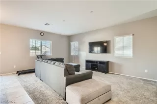 Photo #4: 2460061 Listing