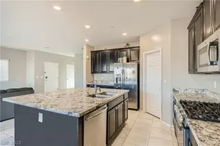 Photo #5: 2460061 Listing