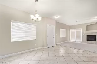 Photo #6: 2460062 Listing