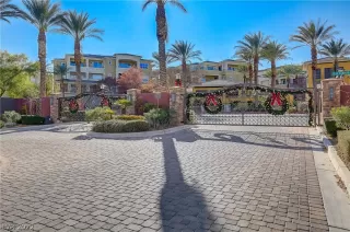 Photo #2: 2460063 Listing