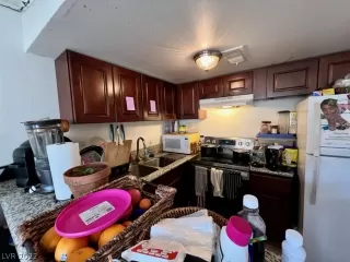 Photo #2: 2460064 Listing 